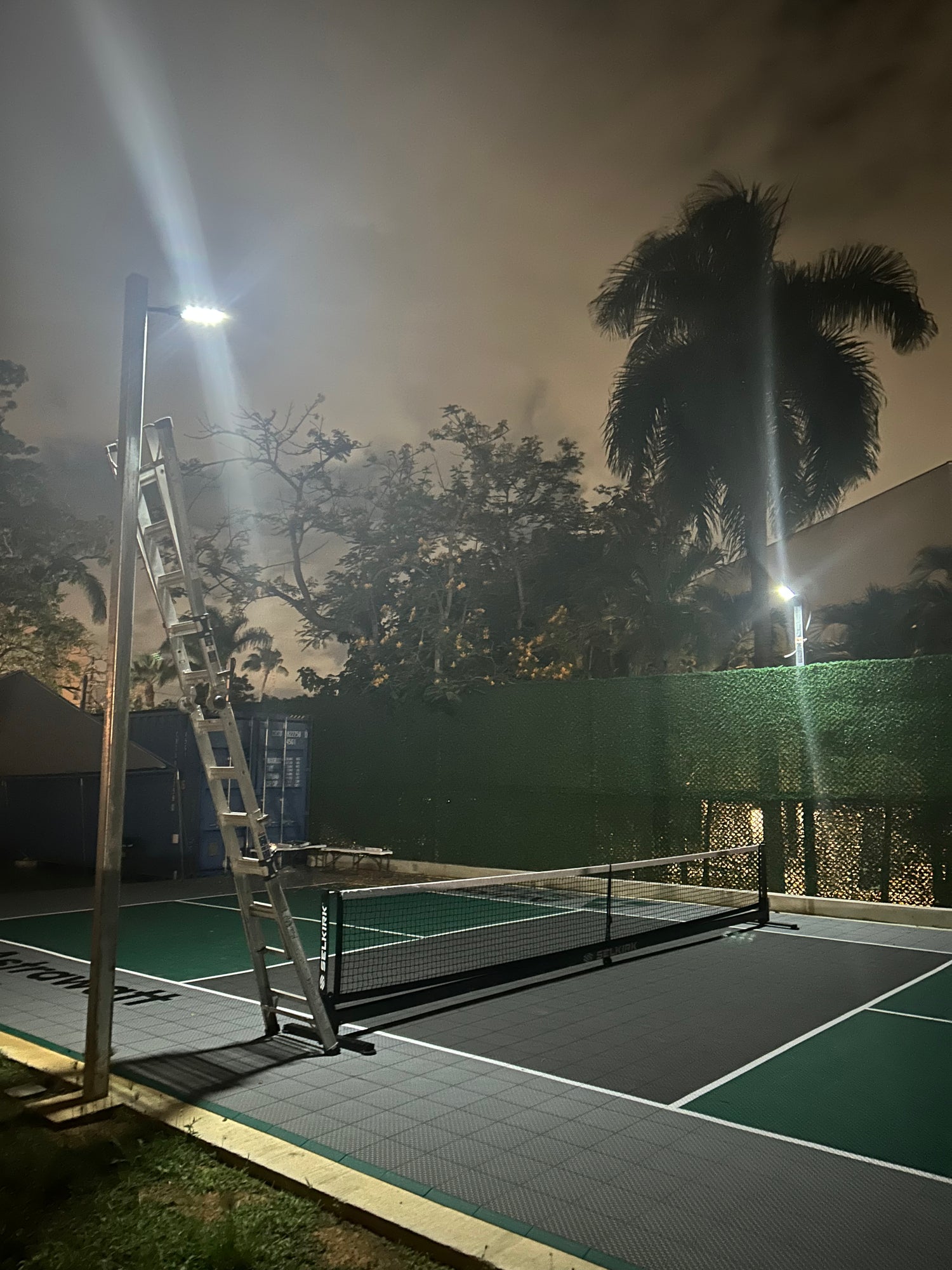 Foco Solar LED 300W - 4,000 lumens