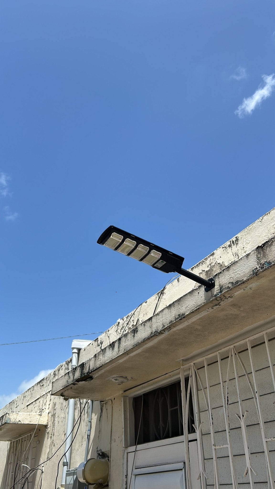 Foco Solar LED 80W con Sensor – lámpara solar exterior resistente al agua | LED Solar Puerto RicoFoco Solar LED 300W con Sensor – lámpara solar potente exterior con control remoto | LED So